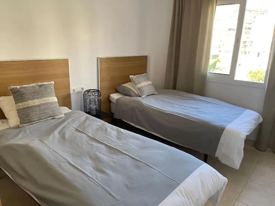 Apartment With Beautiful Sea View 贝纳尔马德纳